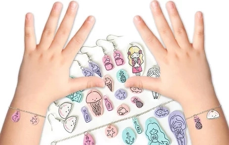 Creative kit for making cheerful plastic jewelry from shrink film