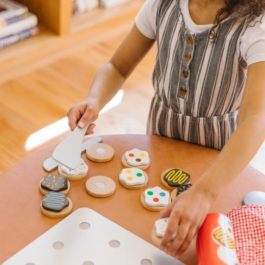 Realistic baking tray and tools for pretend play