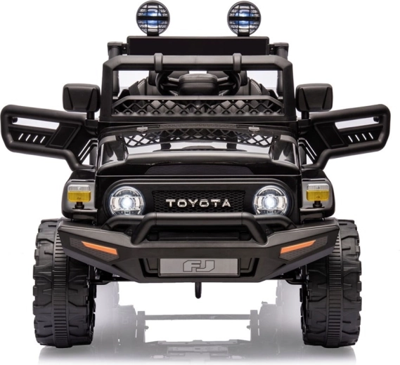 Toyota FJ robustne off-road välimus
