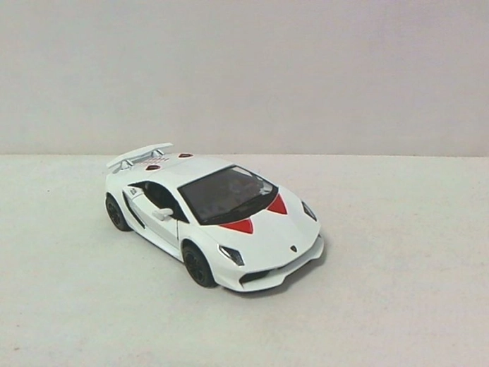 Lamborghini Sesto automudel – metallmudel 1:38 avanevate ustega ja tagasitõmmatava veomehhanismiga