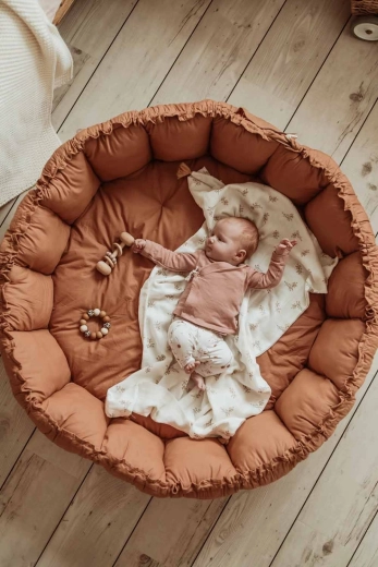 3-in-1: nest, play mat and storage space