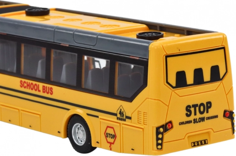 Realistlik välimus ja valgustatud kabiin