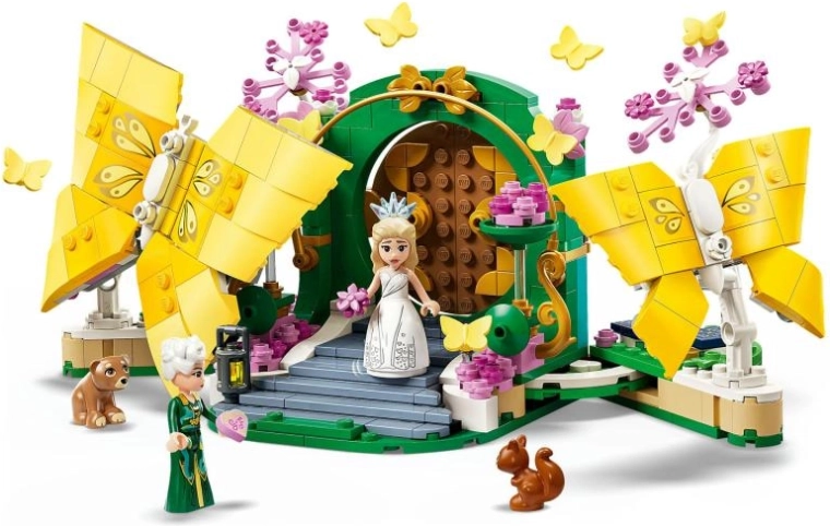 Expandable butterfly scene