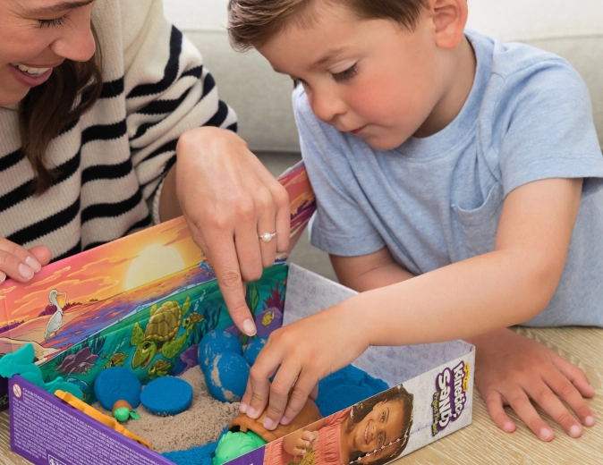 Kinetic sand that never dries out
