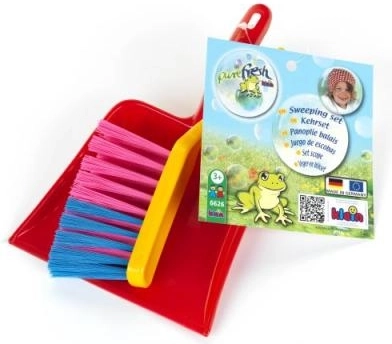 Plastist harjake ja kühvel lastele