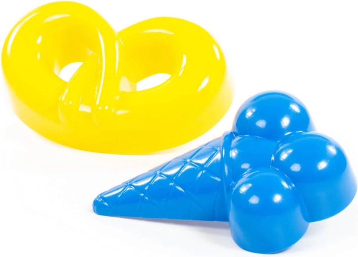 2 popular shapes for playing in the sand