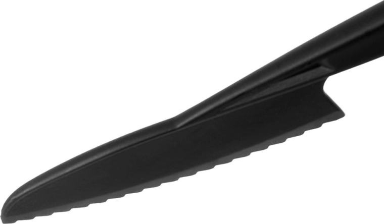 Clean cuts thanks to the serrated edge