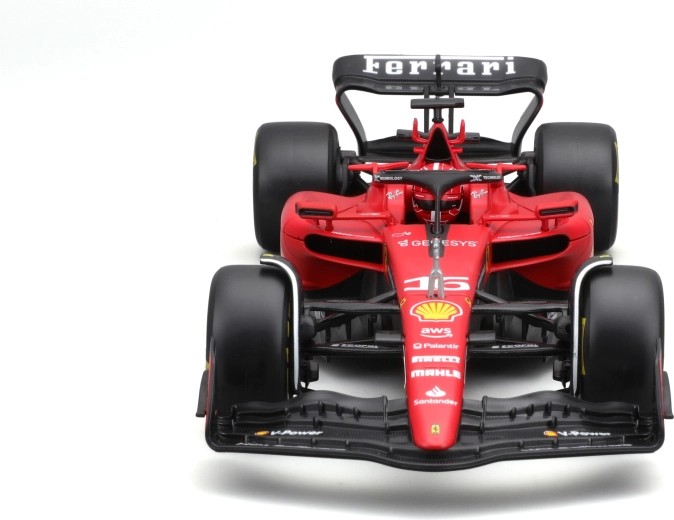 1:24 scale with rolling wheels