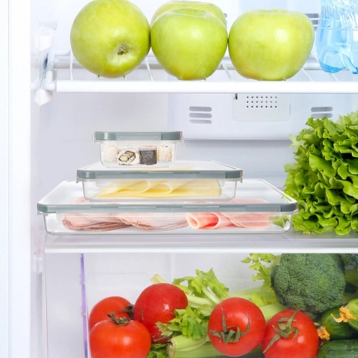 Ideal for the fridge and for stacking