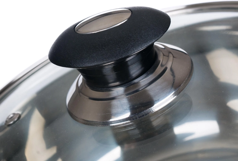 Glass lids with steam vent