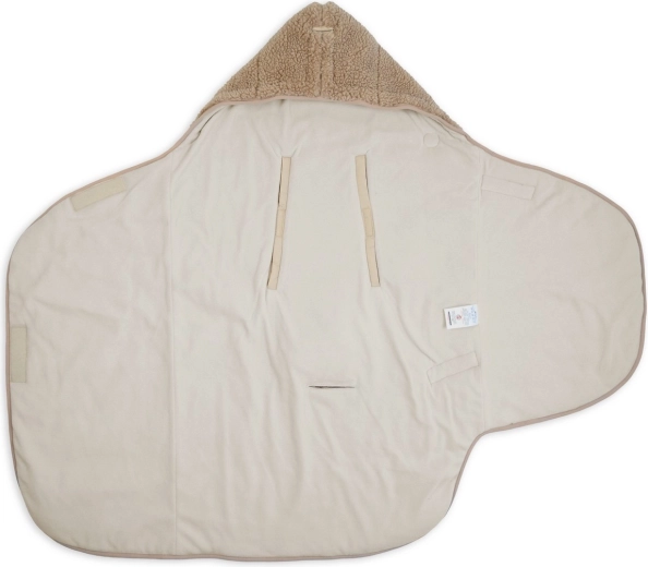 Suitable for a car seat thanks to belt openings