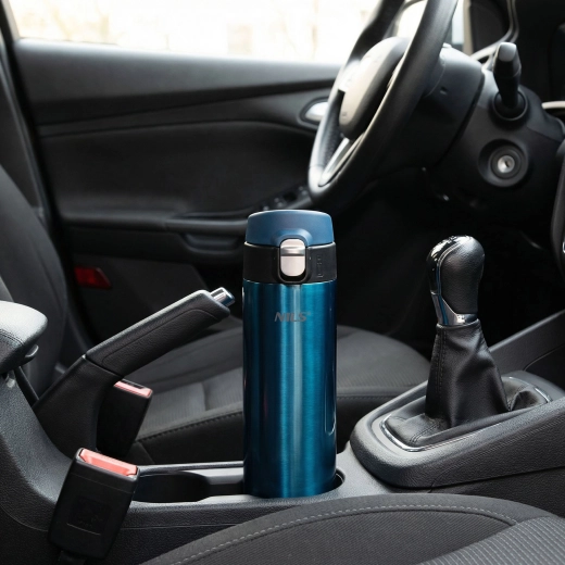 Lid safety lock against spills while traveling
