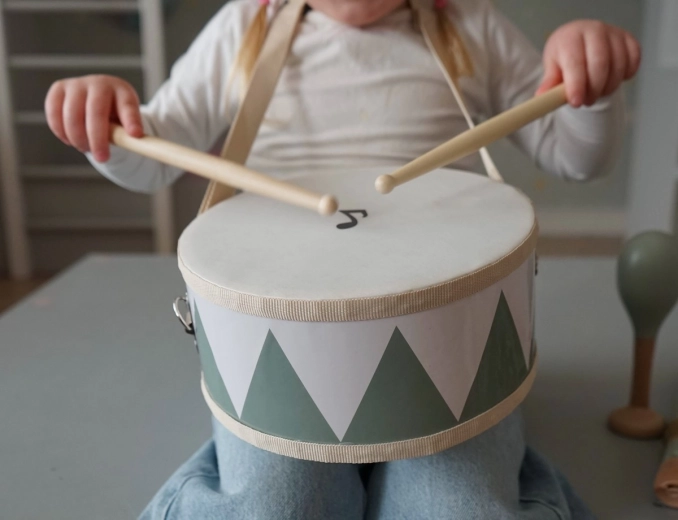 Easy to hold and play for children’s hands