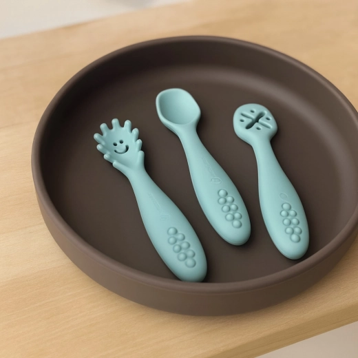 Ergonomic grip for small hands