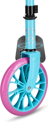 Large 200 mm wheels for smooth urban riding