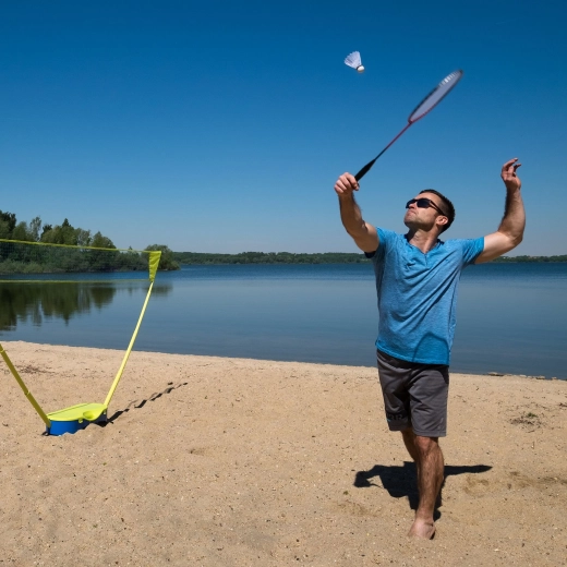 Badminton anywhere – outdoors and indoors