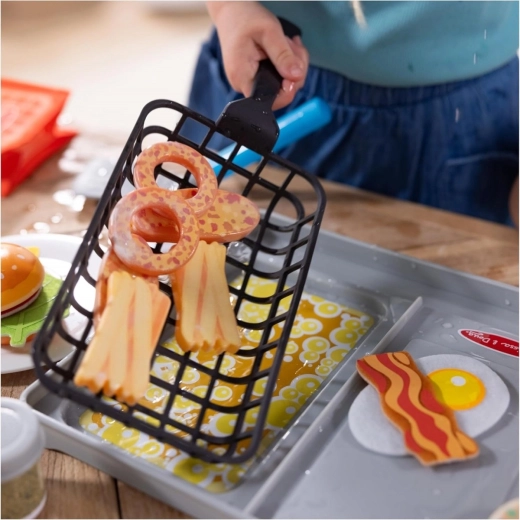 Frying with water and realistic accessories