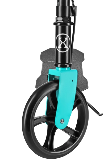 Smooth ride on large 200 mm wheels