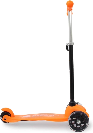 Stable three-wheel design for beginners