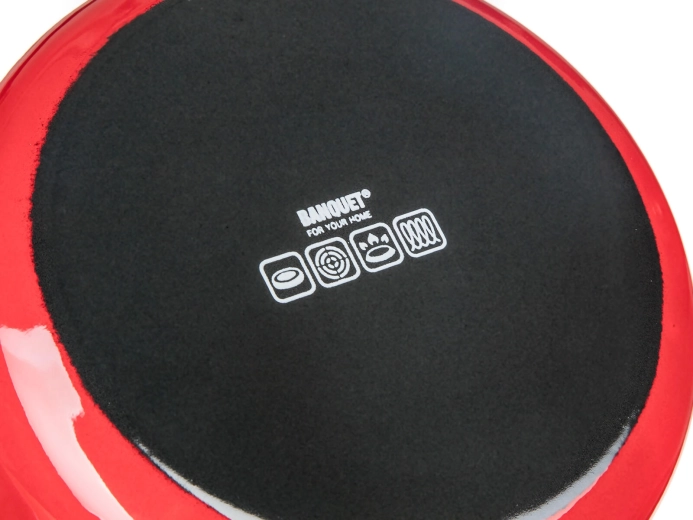 Compatible with all hobs including induction