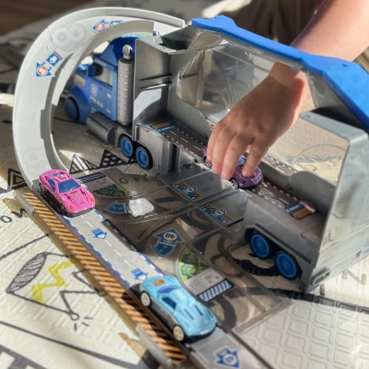 Fold-out race track with garage
