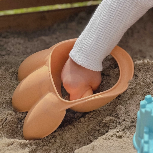 Ergonomic grip for small hands