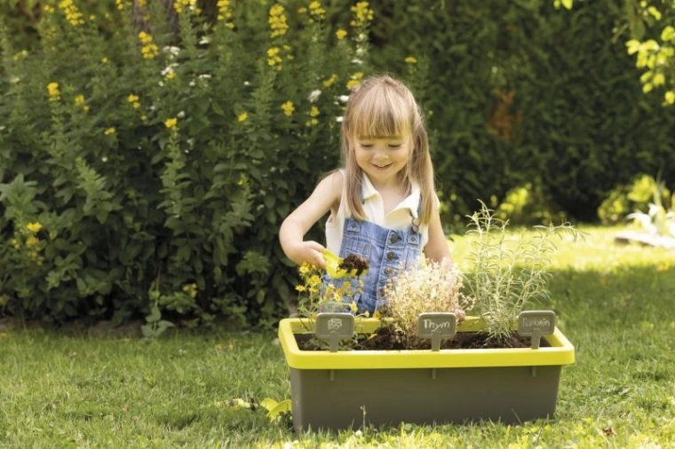 Practical accessories for little gardeners