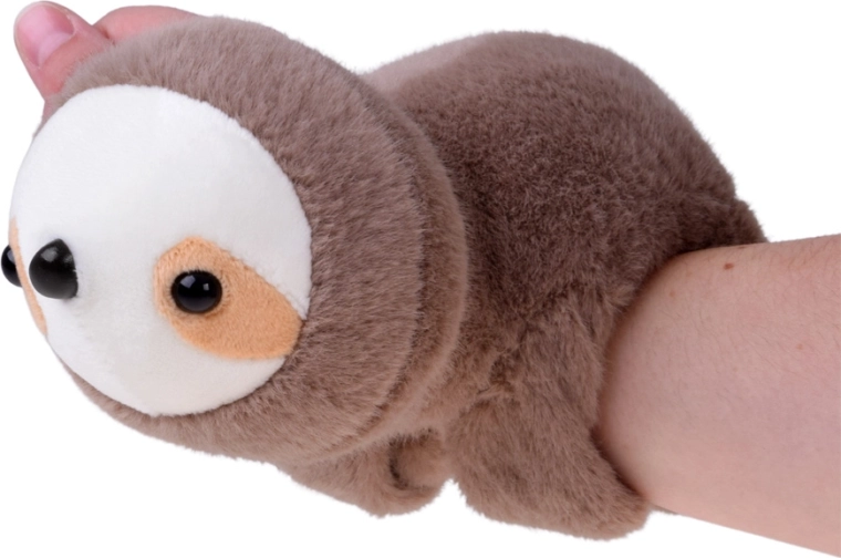 A plush toy that hugs the arm