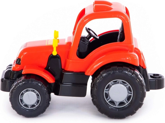 Kompaktne traktor väikestesse kätesse