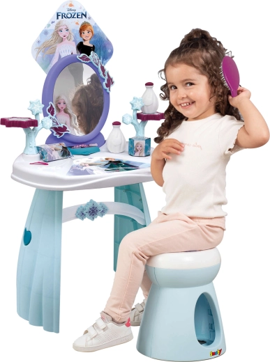 Ohutu ovaalne peegel ja mugav taburet