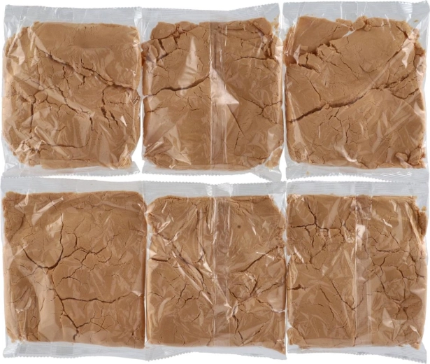 Slow-flowing magic sand that won’t dry out