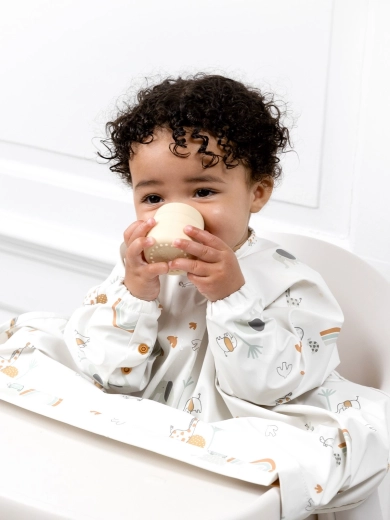 Long bib with sleeves for clean mealtimes