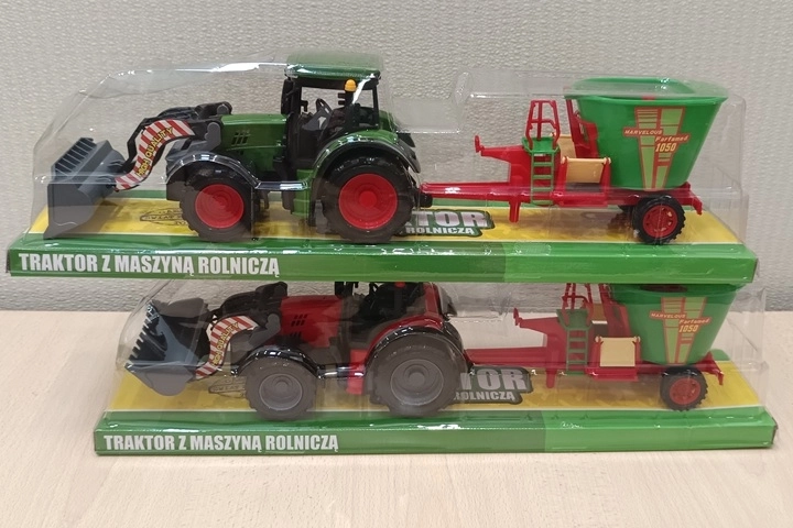 Traktor põllumajandusmasinaga