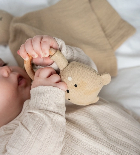 Kõristi puidust käepidemega väikestele käekestele
