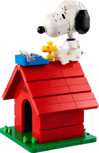 Poseeritav Snoopy ja mitu stseeni eksponeerimiseks