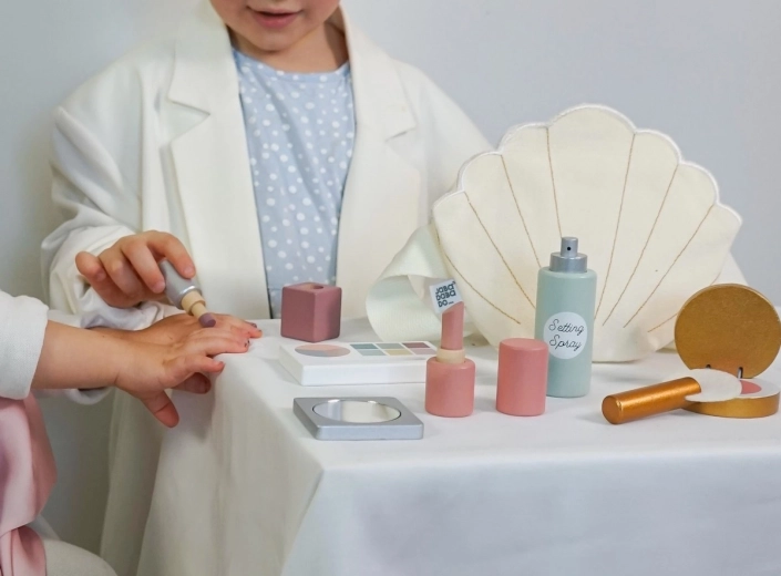 A rich set of accessories for make-up and manicure