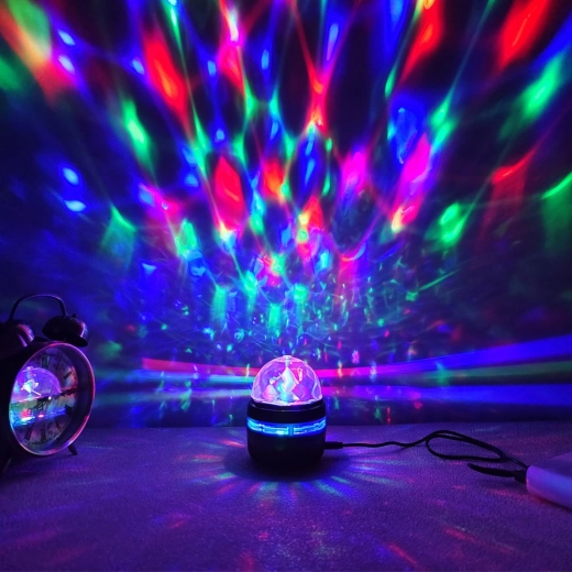 Värvilised RGB-efektid ja 360° projektsioon