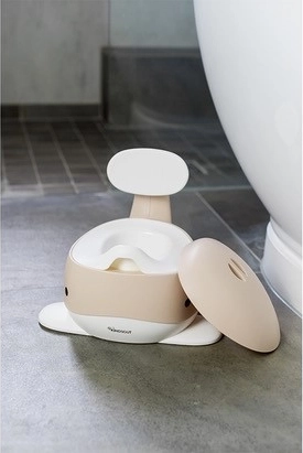 Comfortable backrest and practical lid