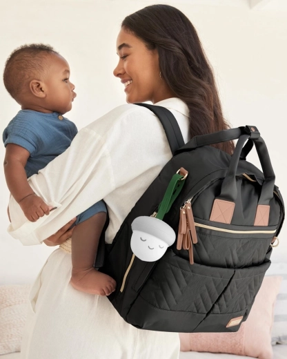 Clear organization: 9 pockets and a large main compartment