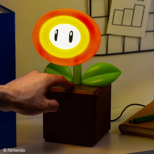 Super Mario laualamp Fire Flower LED-valgustiga