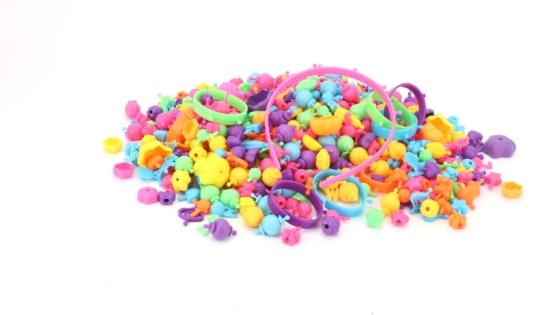 600+ colorful pieces for creative combinations