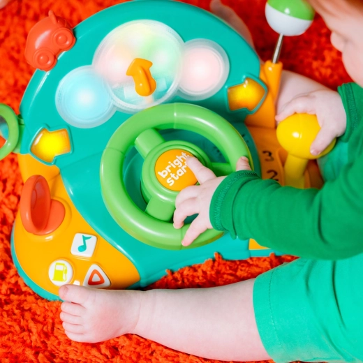Learns shapes and numbers in a fun way
