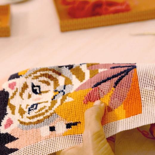 Rich colors and a bold tiger motif