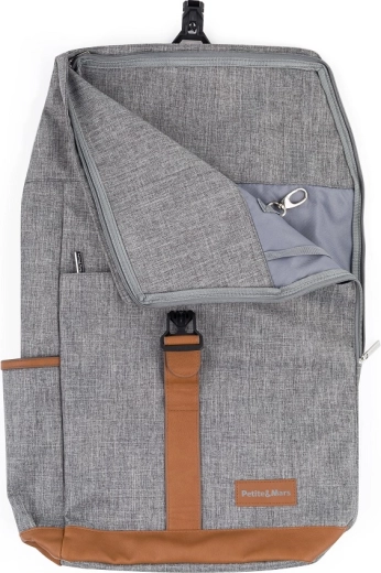 Wide-open access thanks to a zipper across the side and top