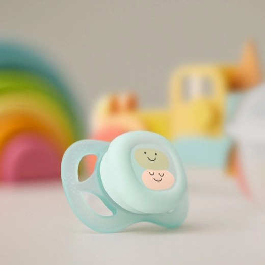 Ventilated shield and soft silicone for everyday comfort