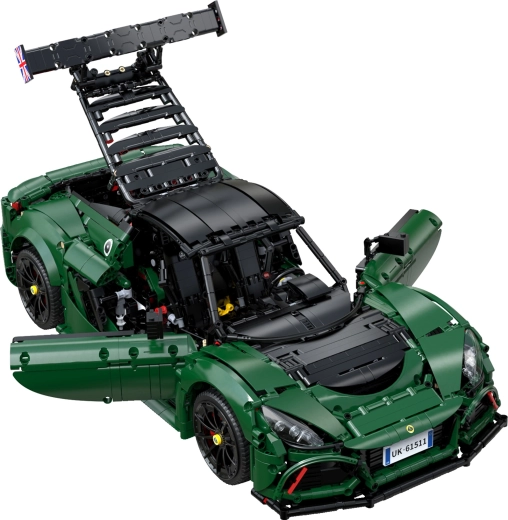 Avatavad paneelid ja detailne interjöör