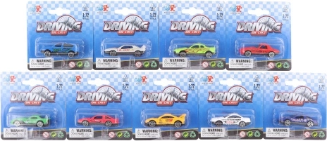 Metallist mänguauto kartongil