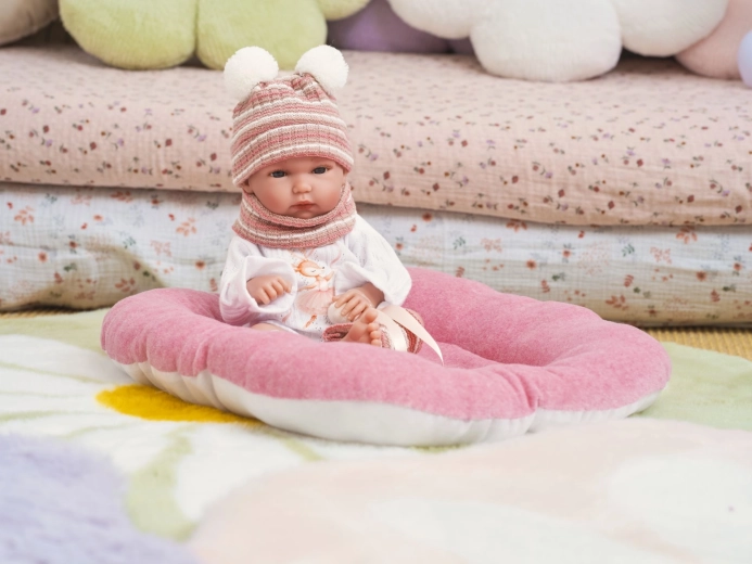 Poseable – can also sit