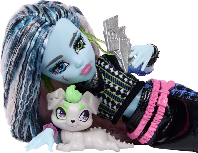 Posable doll for creative play