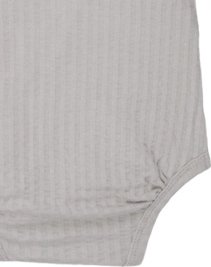 More room for a diaper thanks to practical pleats